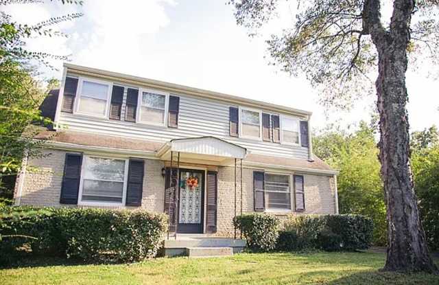 East Nashville Duplex Mins to Downtown - 3600 Golf Street, Nashville, TN 37216