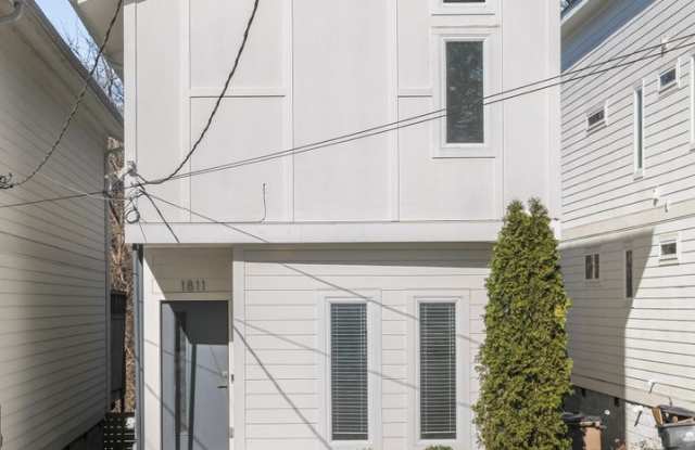 Modern 3 bedroom Home in East Nashville Close to the Most Popular Places in Nashville! photos photos