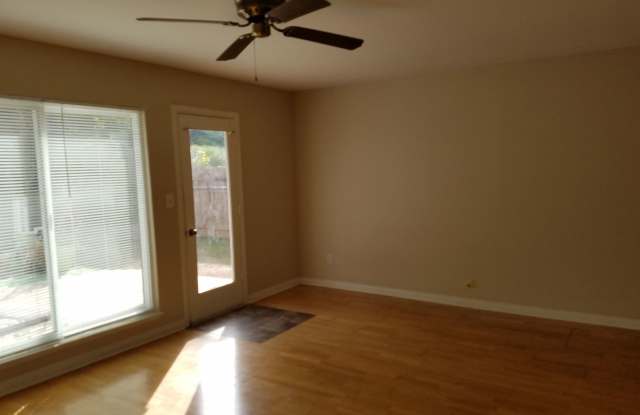 4311 Post Road Gallery 3
