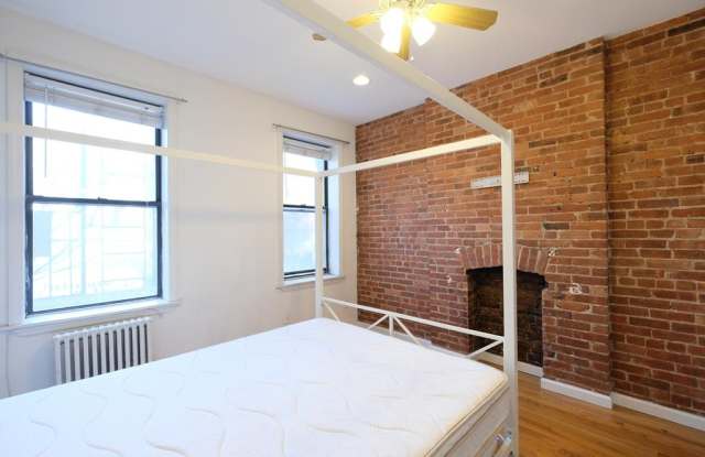 486 Ninth Avenue - 486 9th Avenue, New York City, NY 10018
