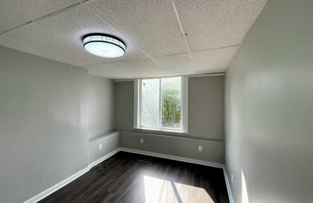 4/5 bed 2 bath - all updated South Oakland, central air, in house laundry photos photos