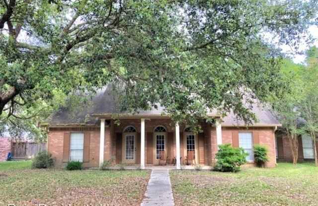 3840 Chaumont Cir - 3840 Chaumont Circle, Ocean Springs, MS 39564