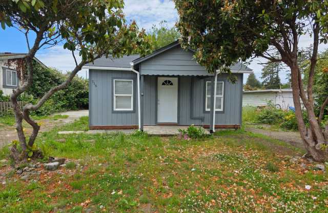 2 bed 1 bath home close to town. photos photos