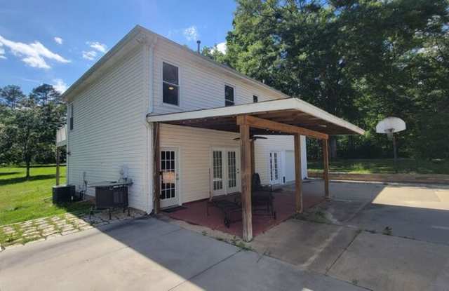 1611 Fairview Road Gallery 3