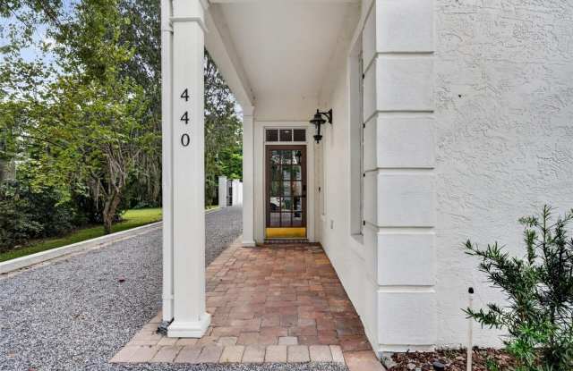 440 CLARENDON Avenue Gallery 2