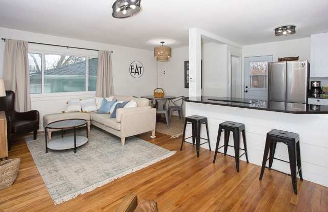 A Turnkey 4 Bed 2 Bath Furnished Retreat photos photos