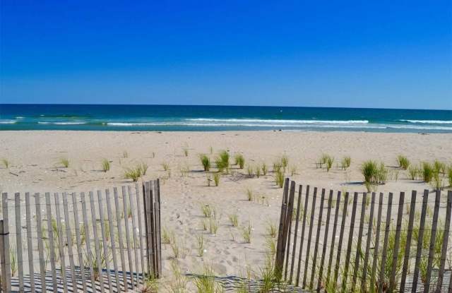 118 Dune Road - 118 Dune Road, Quogue, NY 11959
