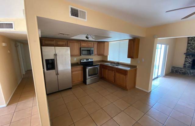 1826 W. Behrend Dr. Gallery 4