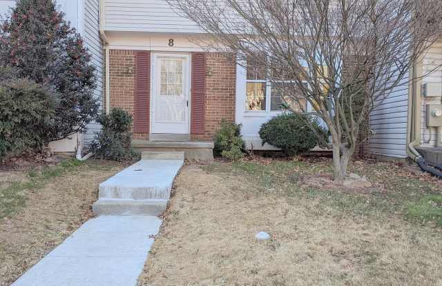 Spacious 3-Bedroom Timonium Townhome with Fireplace, Basement & Central Air Gallery 3