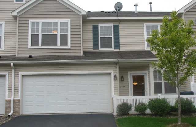 NEW PAINT AND CARPET! 3BR/2.5BA Townhouse w/2 Car Garage- Shakopee - Near Target! Available March 1 - 1684 Colonial Street, Shakopee, MN 55379