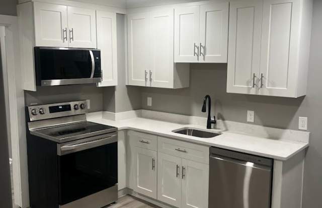 Newly Renovated 3 Bedroom Home In The Southside.  Available November. Gallery 1
