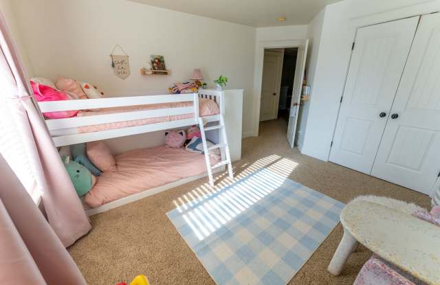 Beautiful 3 Bed 2.5 Baths Townhouse Gallery 3