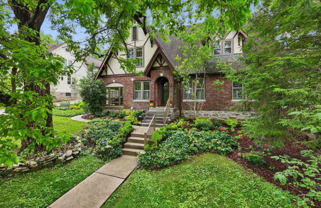 AVAILABLE UNFURNISHED FOR A ~6 MONTH LEASE Gallery 3