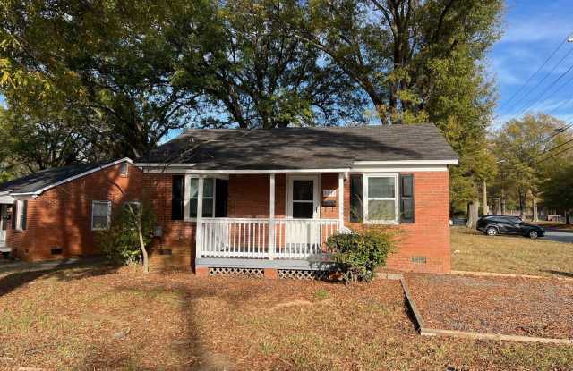 2 Bedroom House, minutes from Uptown in Grier Heights Neighborhood Gallery 3