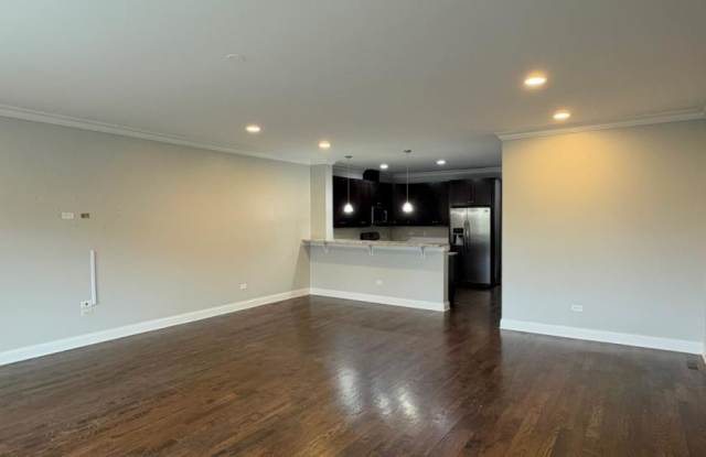 4113 N Western Gallery 4