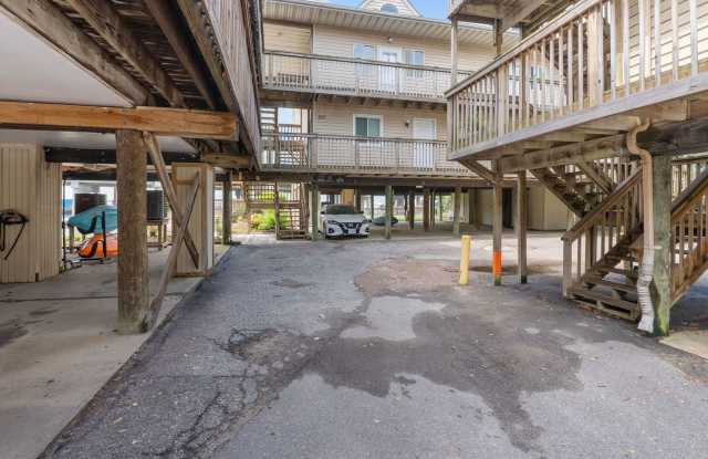 Beachfront 2BR/2BA Condo with Water Views in Norfolk – Water Included Gallery 3