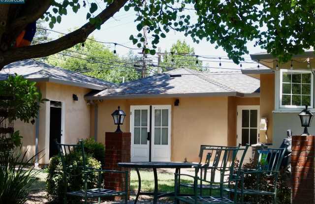 2591 Walnut Blvd - 2 Bed, 1.0 Bath