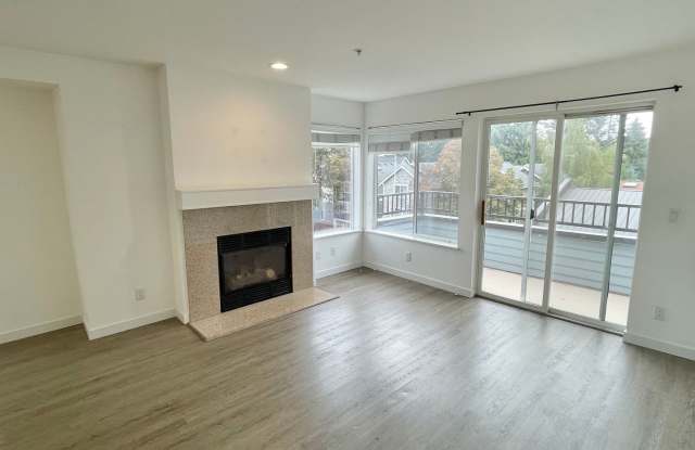 Remodeled, Top Floor 2-Bed, 2-Bath Condo in Maple Leaf Gallery 3