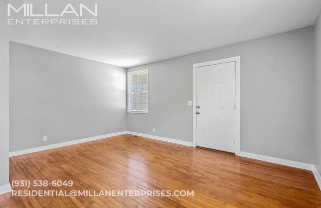 Charming 2BR Cottage Near Downtown Clarksville Gallery 4