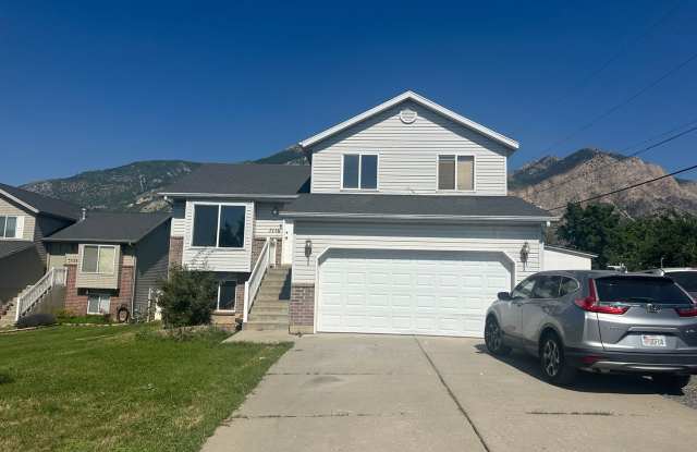 Great Tri-level home mountian views photos photos