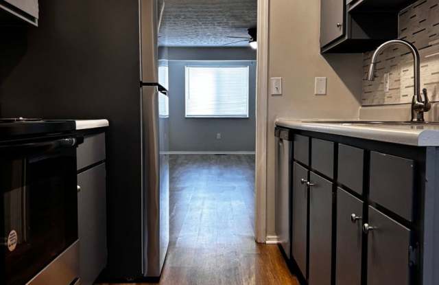 Charming 2-Bed, 1.5-Bath Condo with Carport, Butler Township Gallery 4