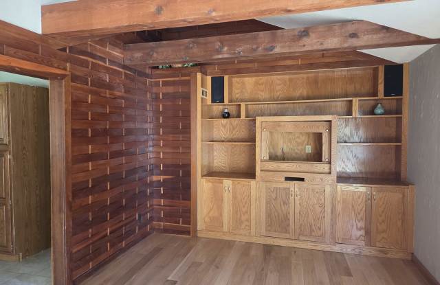 1555 Maple Lane Gallery 4