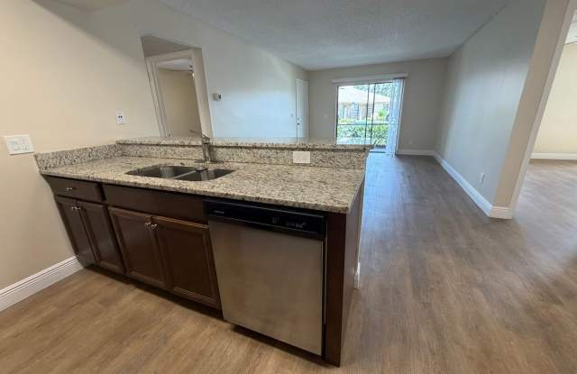 ANNUAL RENTAL - 2 BED / 2 BATH CONDO AT MYSTIC GARDENS Gallery 4