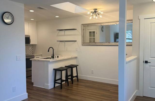 Beautifully Updated 2-Bedroom, 2-Bath Condominium Gallery 4