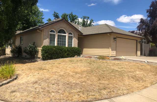 Coming Soon... Well-Maintained 3 Bedroom Home with RV Parking! - 2937 Farmington Avenue, Medford, OR 97504