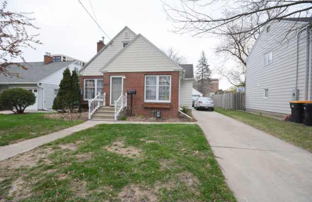 Classic home just 1 block from St. Mary's Hospital! - 310 16th Avenue Southwest, Rochester, MN 55902