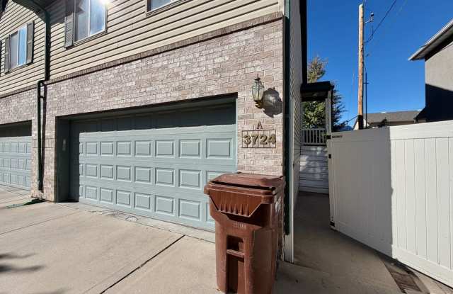 OCTOBER IS FREE!! 3-Bedroom Townhome with 2-Car Garage, Fenced Yard & In-Unit Laundry! Gallery 3