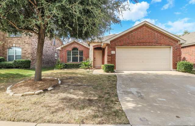 Beautifully crafted 3 bedroom 2 bathroom home in Mansfield ISD near Joe Pool Lake! - 609 Cunningham Drive, Arlington, TX 76002