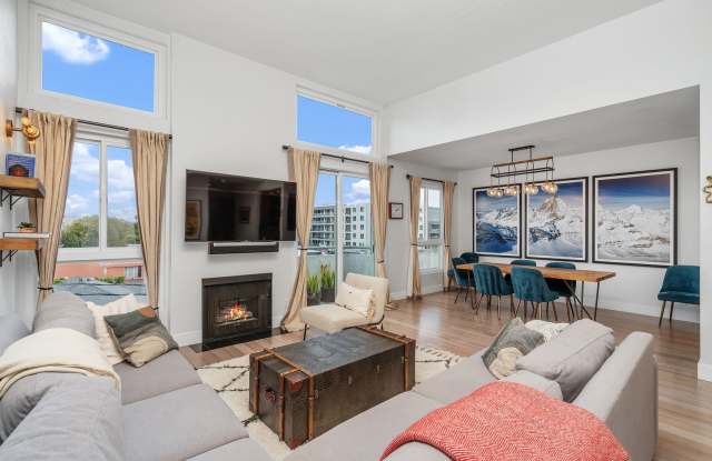 Beautiful Penthouse condo - 1310 North Detroit Street, Los Angeles, CA 90028