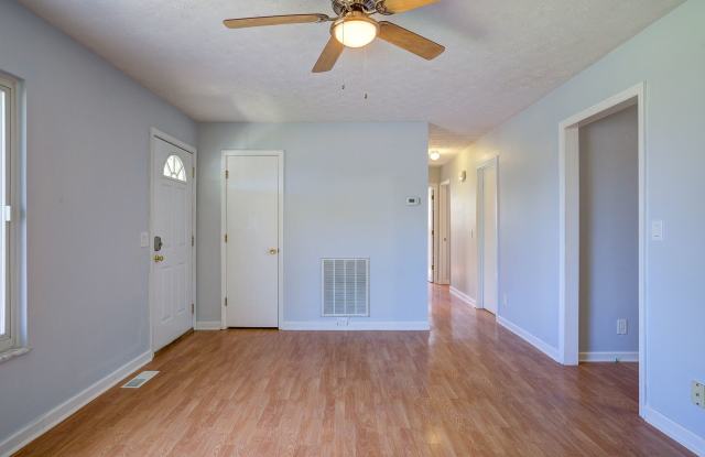 Very nice 4 bed 3 and a half bath home close to Boone Lake photos photos