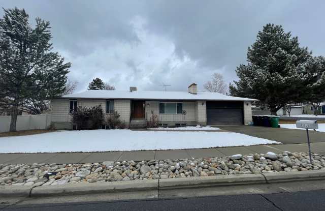 Spacious 5-Bedroom Home Near Little Cottonwood Canyon photos photos