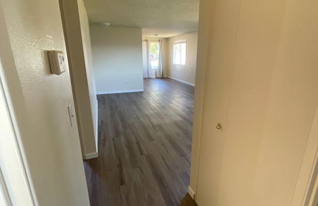 Convieniently located pet friendly 2 bedroom duplex with fresh updates! Gallery 4