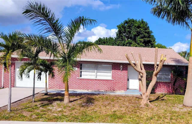 118 Bobwhite Rd - 118 Bobwhite Road, Royal Palm Beach, FL 33411