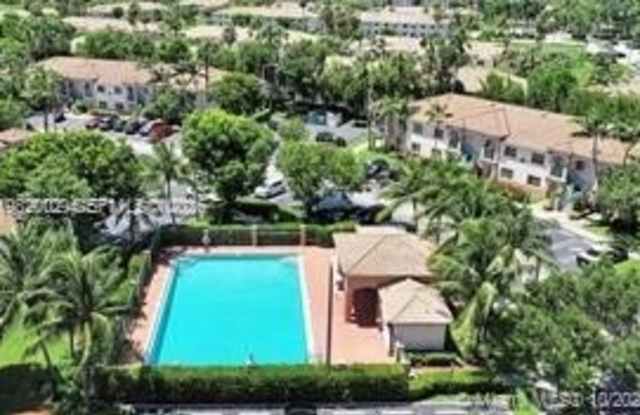 2921 SE 13th Ave photos photos