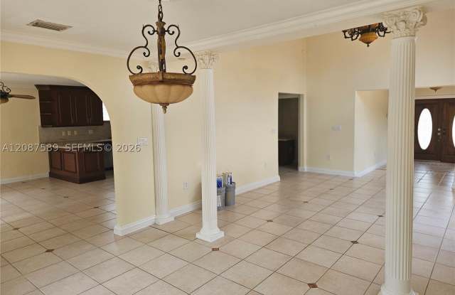 19403 NW 82nd Pl Gallery 4