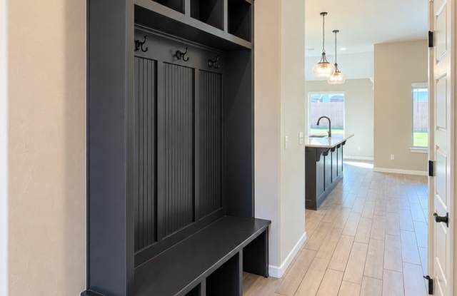 Luxury 3 Bedroom 2 Bathroom Home in Piedmont Schools with Neighborhood Pool (Storm Shelter Included) Gallery 3