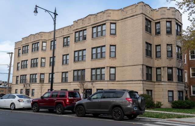 North Lincoln Square - 2 Bed / 1 Bath - In Unit Laundry Gallery 3