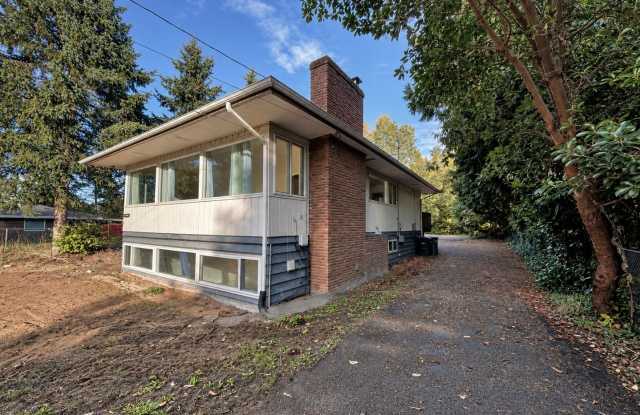 Now Available! Spacious 5-Bedroom Home in the Highline Neighborhood Gallery 1
