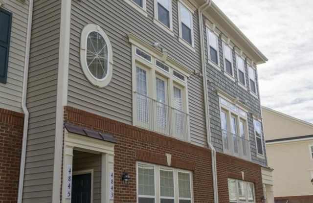 WOODBRIDGE - STUNNING TOWNHOUSE CLOSE TO SHOPS AND RESTAURANTS Gallery 3