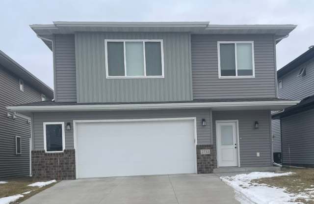 4-bedroom, 3-bathroom West Fargo Single-Family Home w/2 Stall Garage photos photos 4-bedroom, 3-bathroom West Fargo Single-Family Home w/2 Stall Garage photos photos