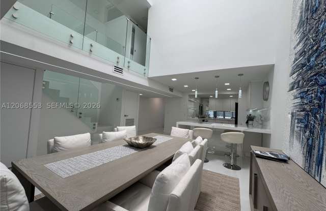 336 Poinciana Dr Gallery 1