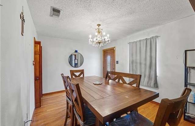 1300 BELMONT Place Gallery 3