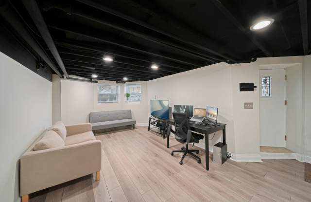 5009 West Montrose Avenue photos photos