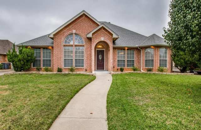 1669 Oak Creek Drive - 1669 Oak Creek Drive, Hurst, TX 76054