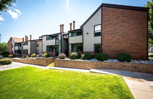 Charming 2BR Townhome in Aurora Gallery 4