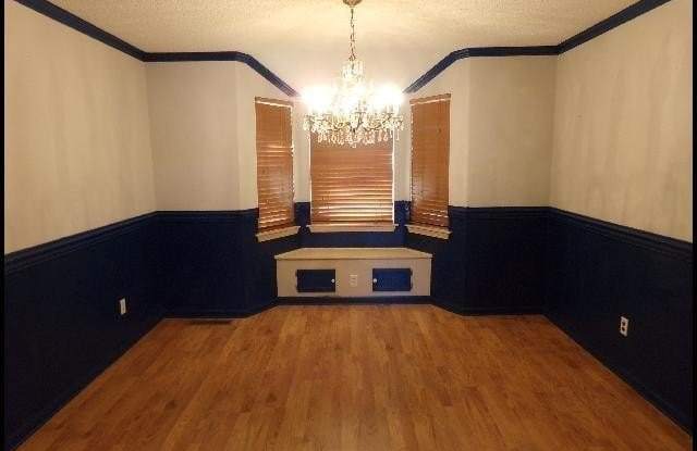 5115 N Locust Street Gallery 3